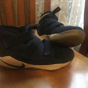 Lebron soldier 11